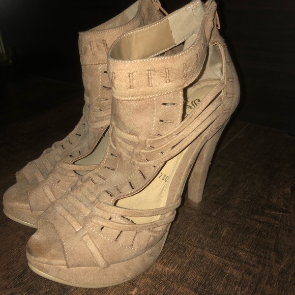 Tan Suede material High Heels - Picture 2 of 5